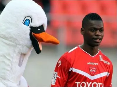 A quel poste joue Nicolas Isimat-Mirin ?