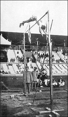 Qui a tabli le record du monde du saut  la perche chez les hommes ?