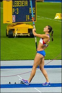 Qui a tabli le record du monde du saut  la perche chez les dames ?