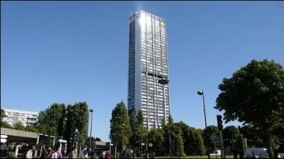 La plus haute tour d'habitation de France est la tour Dfense 2000  Paris. Quelle est sa hauteur ?