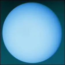 Ensuite , la sonde continue sa course dans le systme solaire et rencontre [ ... ] le 24 janvier 1986.