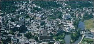 Voici la ville de Hautmont (rgion Nord-Pas-de-Calais). Elle se situe dans le dpartement ...