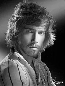 Saison 5 : La reprise de  Moi Lolita  par ce chanteur aux barrettes a provoqu un vritable buzz. Il s'agit de ...