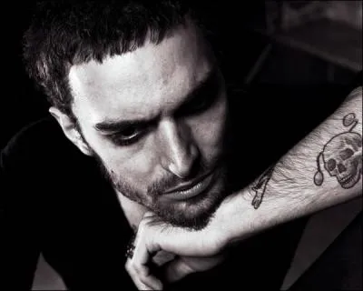 Saison 7 : Ce vainqueur a su imposer son style et son personnage au fil des primes, recevant de nombreux loges mais galement de nombreuses critiques. Il s'agit de ...