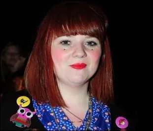 Saison 8 : Son objectif tait, en se prsentant au casting, de passer aux  Inoubliables , affuble de moustaches et d'un badge affichant  J'aime les poils . Il s'agit de ...