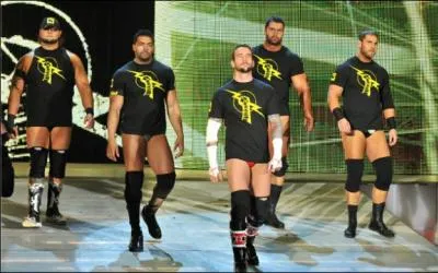 CM Punk prend ensuite la relve aprs l'viction de Wade Barrett par le reste du groupe, mais comment rebaptise-t-il l'quipe ? (Compose de : CM Punk (leader), Mason Ryan, David Otunga, Michael McGillicutty & Husky Harris)