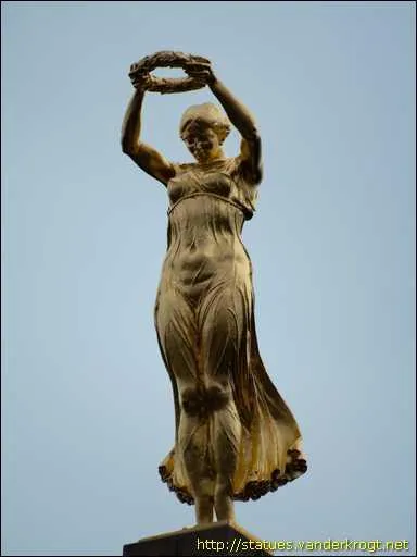 Laquelle de ces langues n'est pas une langue officielle du Luxembourg ?