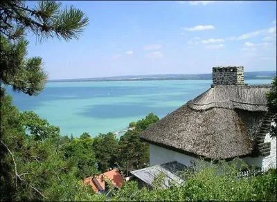 Avec quels pays la Hongrie est-elle limitrophe ?