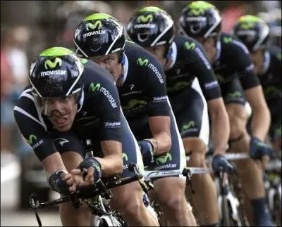  chaque Tour de France, quel est le nombre de coureurs slectionns par quipe ?