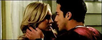 De qui Caroline est-elle amoureuse ?