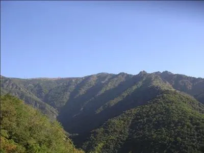  quelle altitude se trouve le point culminant du Gard ?