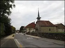 Nous traversons la commune de Carrouges (rgion Basse-Normandie). La commune se situe dans le dpartement ...