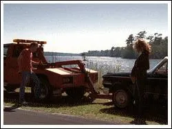 Que dit Peyton  Lucas  ce moment-l :  Petit 1, tu ne me connais pas et petit 2, ...   ?