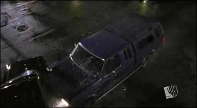 Qui a eu un accident de voiture en allant  l'aroport ?