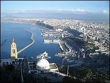 Dans le roman d'Albert Camus ''La Peste'', où se déroule l'action ?