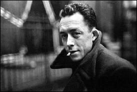 Dans quelle ville se déroulent les premières scènes du roman d'Albert Camus'La chute' ?