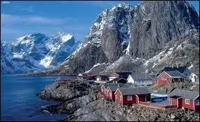  Que mon pays ait tort ou raison; il restera toujours ... ... ... .   prov. scandinave. Quel est le mot de la fin ?