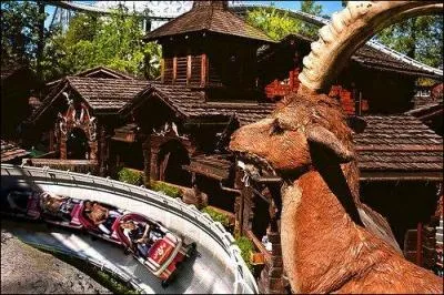 Dans quel village se trouve cette attraction ?