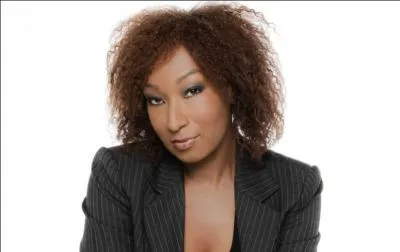 Avec qui Sara Douala est-elle en couple ?