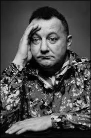 Qui a chanté ''Putain de camion'' en hommage à Coluche ?