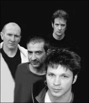 Complétez ce titre de Noir Désir : ''À l'arrière des ----------'' .