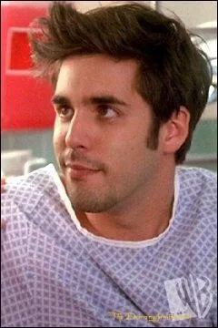 Il est premier petit ami de Paige dans la srie, avant qu'elle ait ses pouvoirs. Comment se nomme-t-il ?