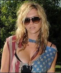 Comment apprend-elle le métier de chanteuse ?