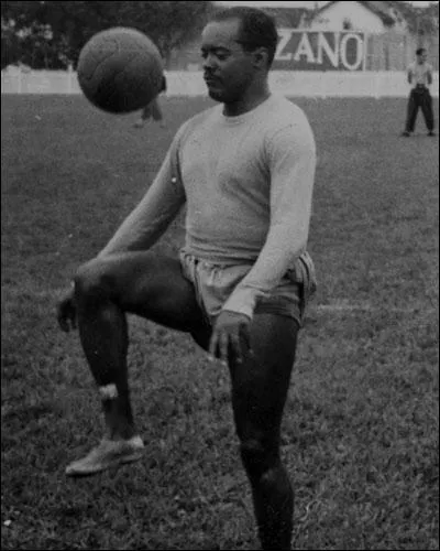 Qui est cette lgende du football ?