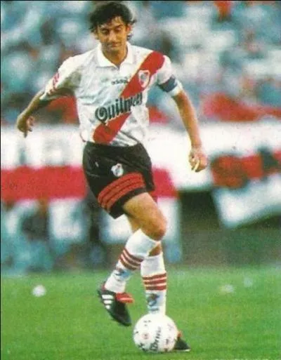 Qui est cette lgende du football ?