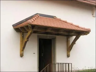 Ce petit toit en saillie est destin  protger de la pluie. Quel est son nom ?