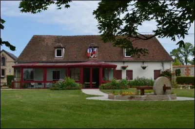 L'actuelle mairie de Grossoeuvre était autrefois