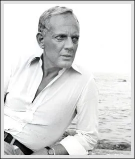 Novembre : Qui tait couturier et parfumeur ?