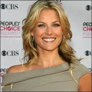 Qui joue Niki Sanders ?