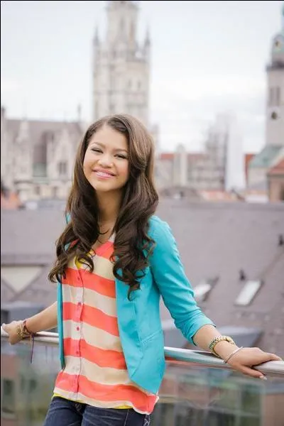 En quelle anne a-t-elle sorti son titre  Dig Down Deeper  ?