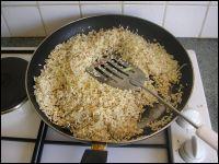 Comment appelle-t-on cette faon de cuire le riz, en le faisant d'abord revenir dans l'huile ?