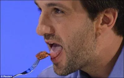 La premi�re juge est une autrichienne, Hanni Ruetzler. Elle est chercheuse en tendances culinaires. Le deuxi�me juge est Josh Schonwald et il est am�ricain et a �crit un livre qui s'appelle :