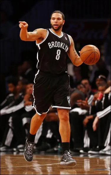 Qui est ce meneur des Nets ?