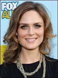 Emily Deschanel milite principalement pour...