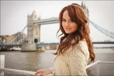 Vers quel ge avait Debby quand sa famille et elle s'installent au Texas ?