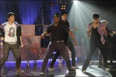 Avec qui Francessca fera-t-elle sont premier baiser ?