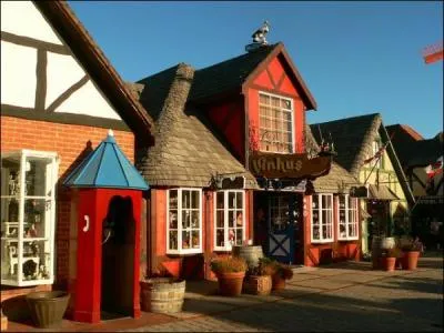 Dans le port de quelle ville peut-on voir ces maisons ?