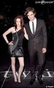 Qui devait remplacer Kristen aux cts de Robert pour la promo ?