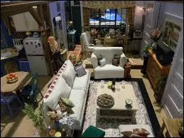 Au dbut de la srie, qui habite dans cet appartement ?