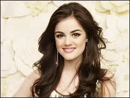 De quel pays revient Aria Montgomery dans la premire saison ?