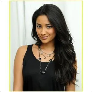 Quelle est la date de naissance d'Emily Fields dans la srie ?