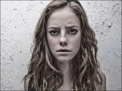 Dans combien de saisons de Skins le personnage d'Effy apparat-il ?