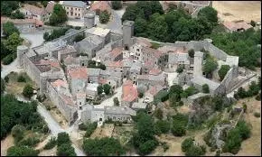 Je vous emmne  La Couvertoirade (Aveyron), commune labellise  Plus Beaux Villages de France . Elle se situe en rgion ...