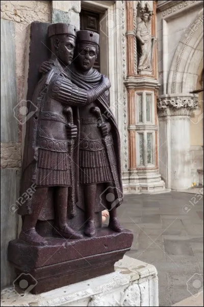 Quel était le système de gouvernement à l'époque ?