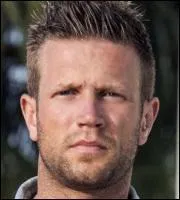 Avec qui Benjamin sort-il ?