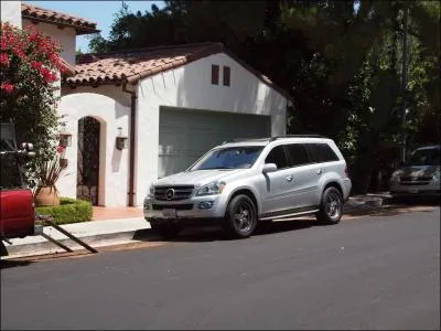 Cette Mercedes appartient  David Caruso. Quel est le nom du modle ?
